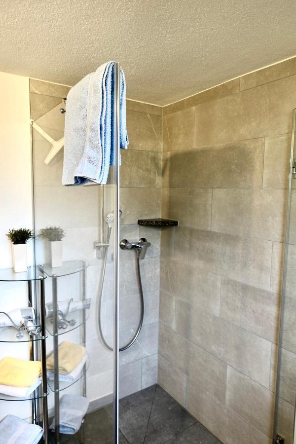 Ferienwohnung #4 Mit Terrasse In Zentraler Dennoch Ruhiger Lage - Stadtbus Vor Der Tuer! Lindau  Kültér fotó